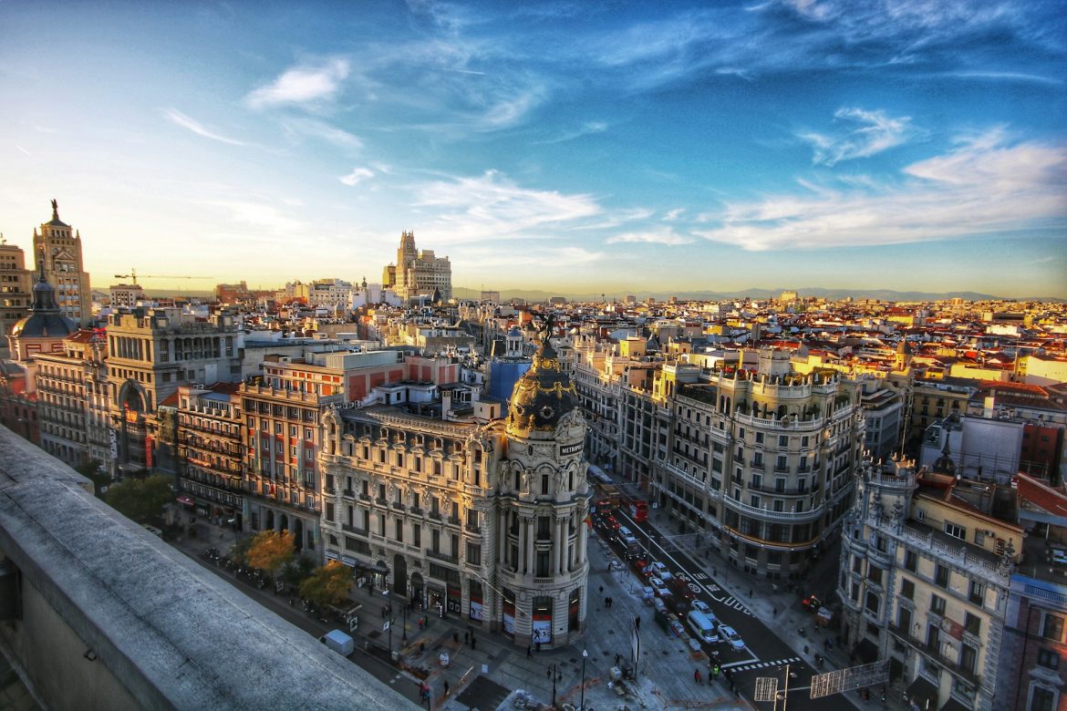 España Eliminará el Programa de “Visado Dorado” para Inversores Extranjeros en Bienes Raíces