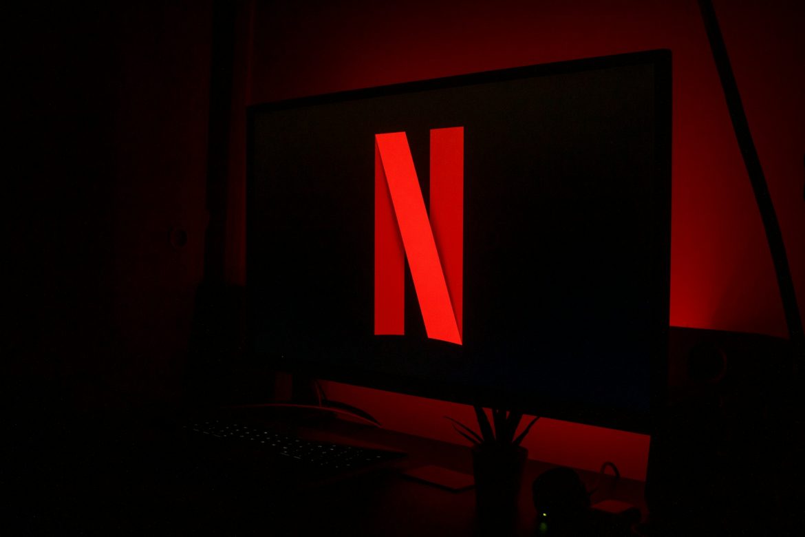 Netflix toma la delantera en la batalla por el control de Warner Bros. Discovery ante el escepticismo de Wall Street